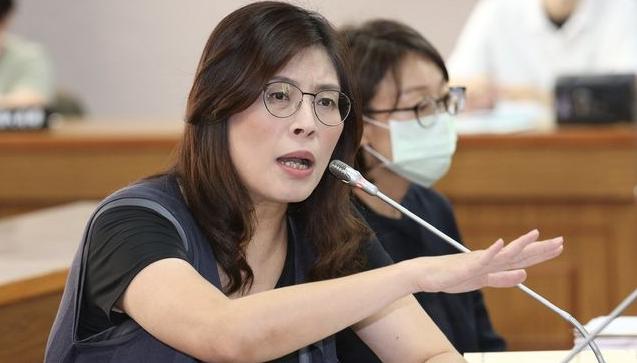 见完美方后，郑丽文送两岸一句话，岛内民调变天，大陆要拔7颗钉子。 最近台北那