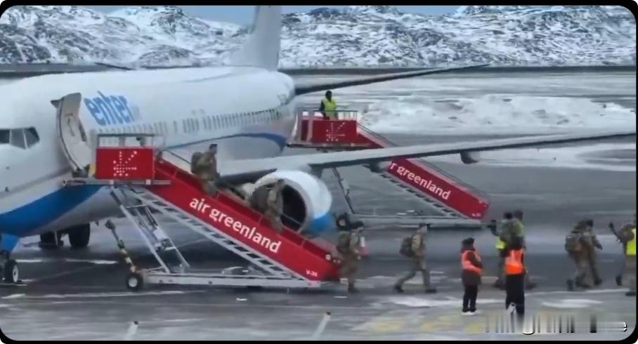 德国图片报消息，德军和法军刚落地，迎面就是10%关税的大逼兜抽脸上，直接给抽回去