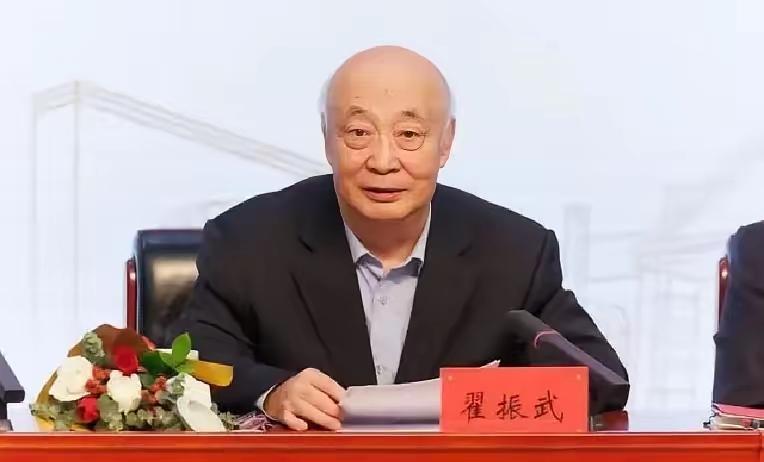 这两位专家，一个叫田雪原，一位叫翟振武，两个都是人口专家。一个提出计划生育，被认