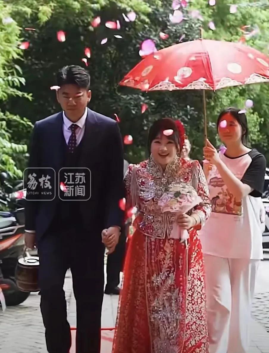 新娘子来喽！“苏超”联赛不比赛时，“最忙守门员”常州队顾志强，忙里偷闲结婚啦！