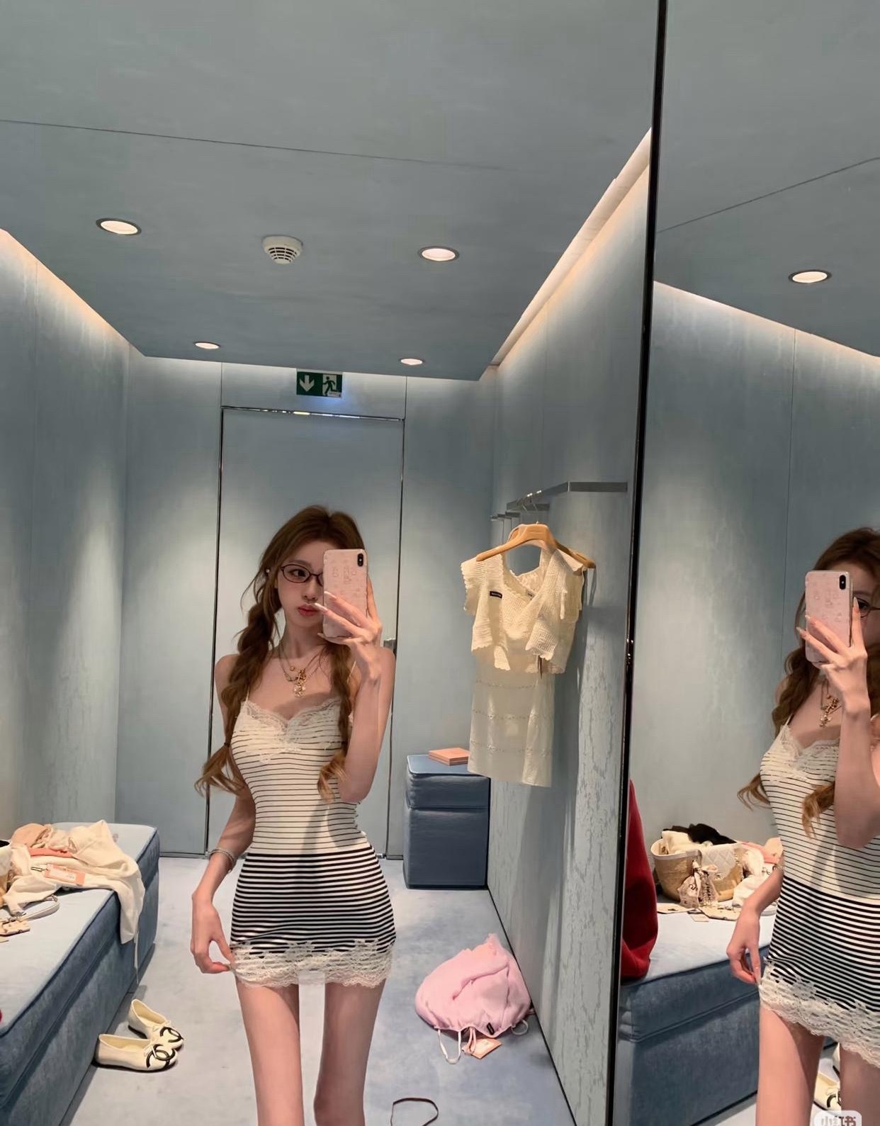 王思聪女友懒懒，又晒美照了，这身材太绝美了，是典型的幼态型美女，像童话世界里的布