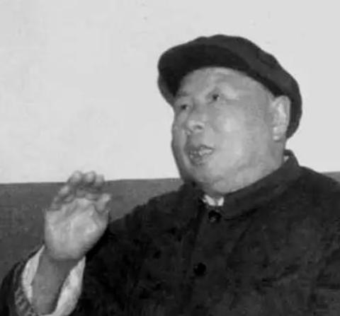1952年，开封市委书记戴季英，自恃功高，向毛主席要官，希望担任省委书记，毛主席