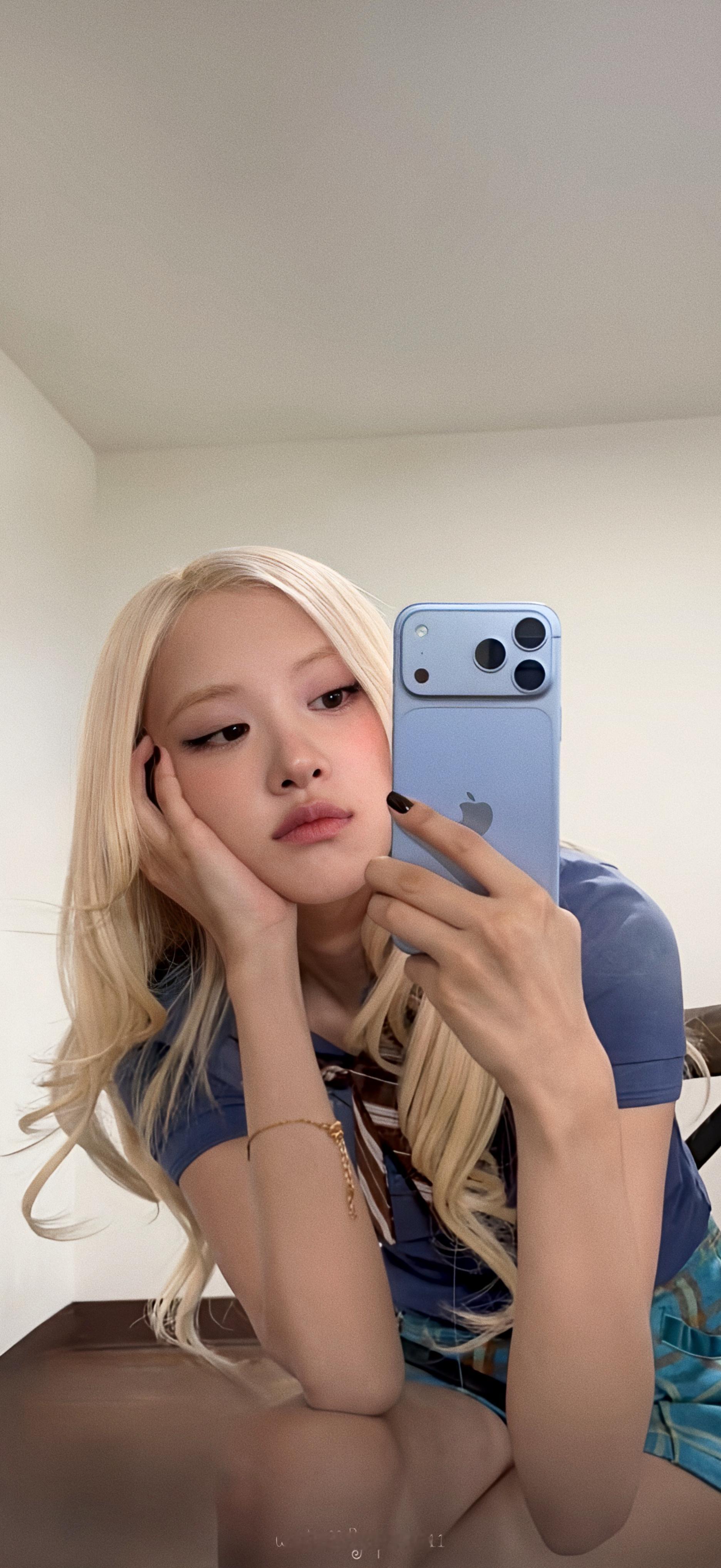 #ROSÉ#自修｜ROSÉ朴彩英手机壁纸《newtrick》相关​​