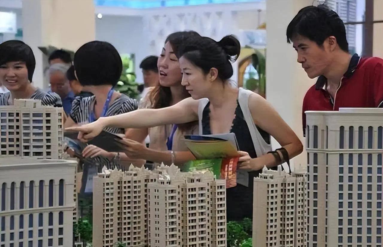卖房成“负资产”？ 眼看着2026年快过半，未来楼市结构发生了大分化，那怎么