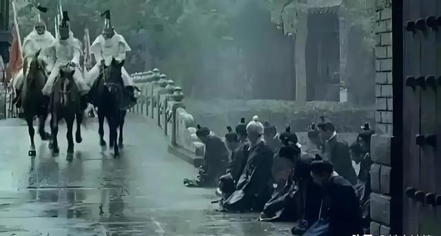 就在扬州陷落的同时，南明弘光帝却在南京贡院悠然的选着淑女，在70人中选中一人，即