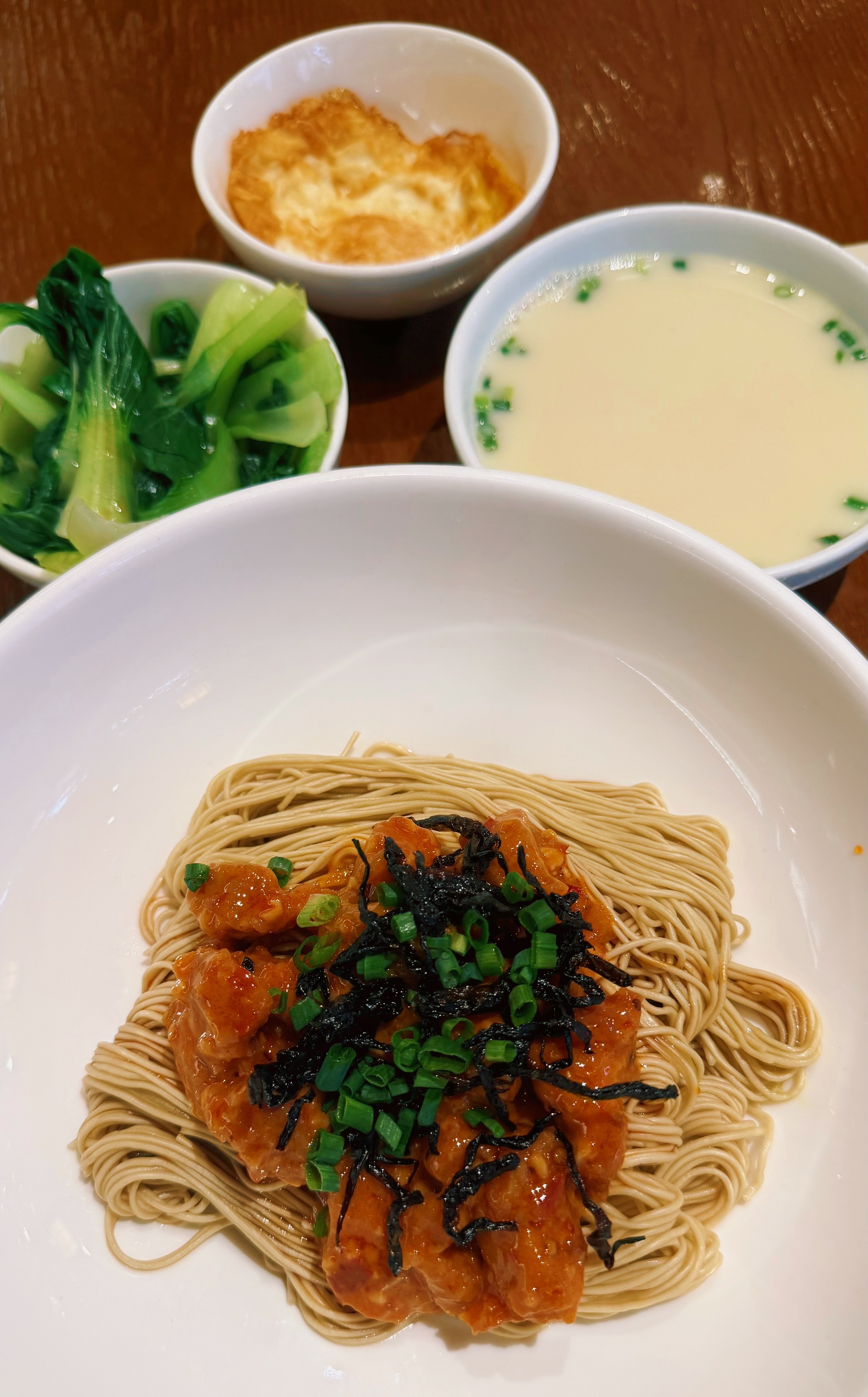 辣肉拌面22块小青菜3块荷包蛋1块黄鱼汤10块美食分享​​​