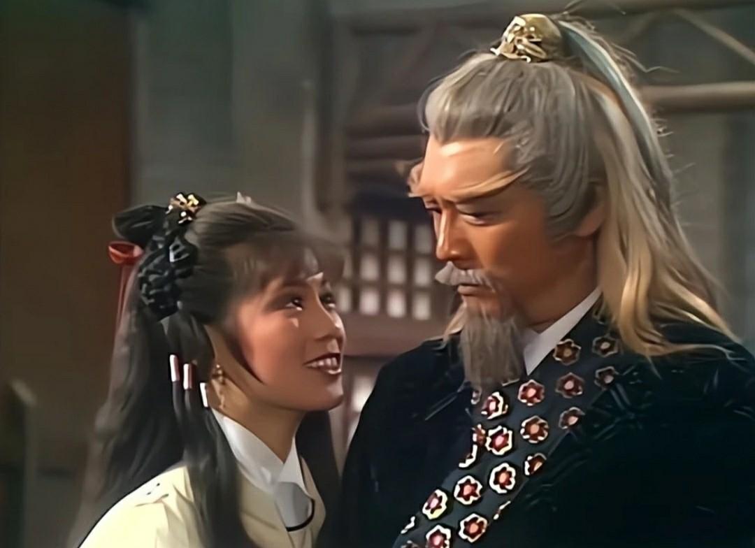 许多人认为，黄药师不传授郭靖的武功是因为他根本不喜欢郭靖，然而，黄药师主观上的不