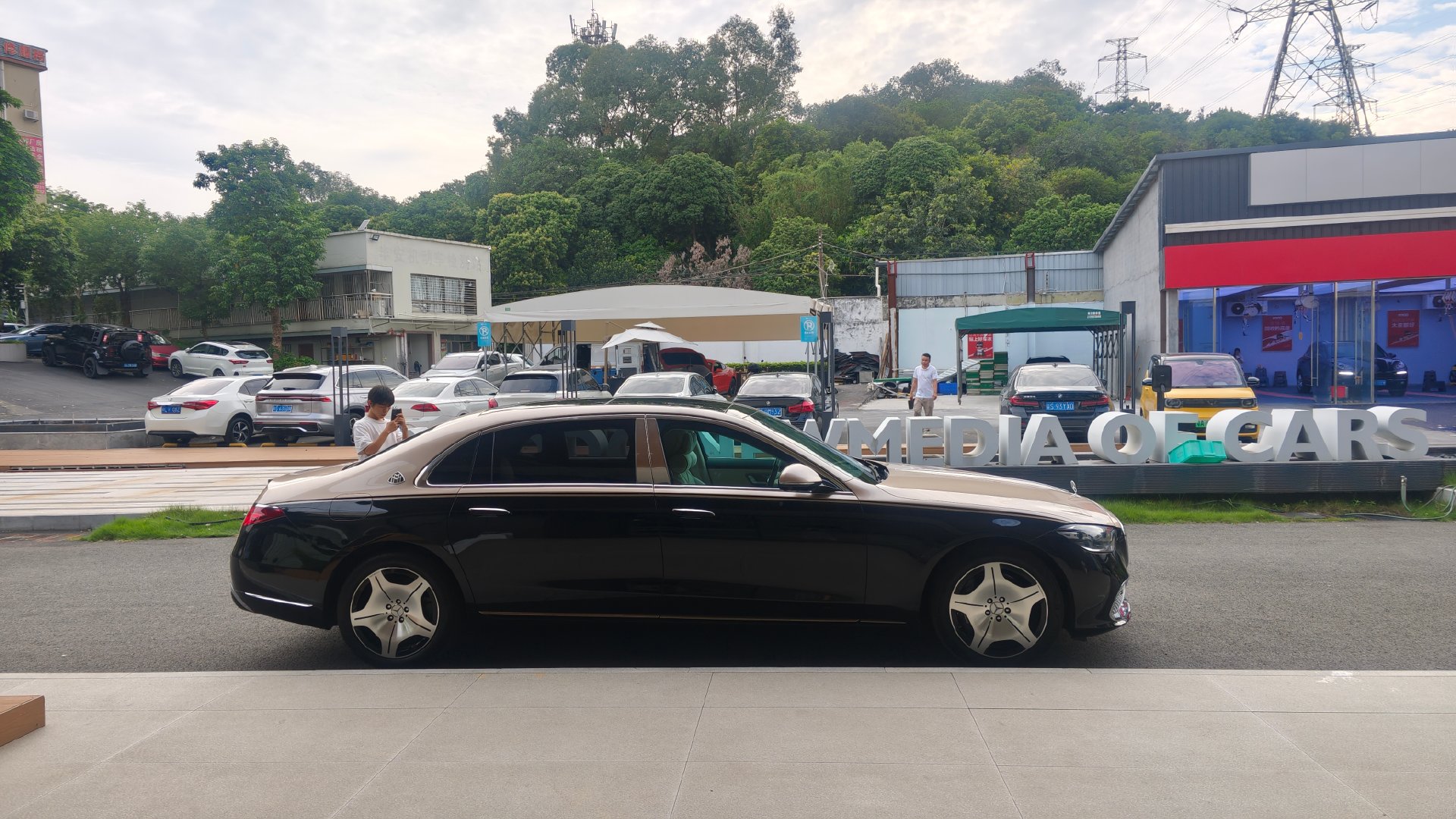 新能源车拍多了​在公司拍个迈巴赫不过分吧🤫​