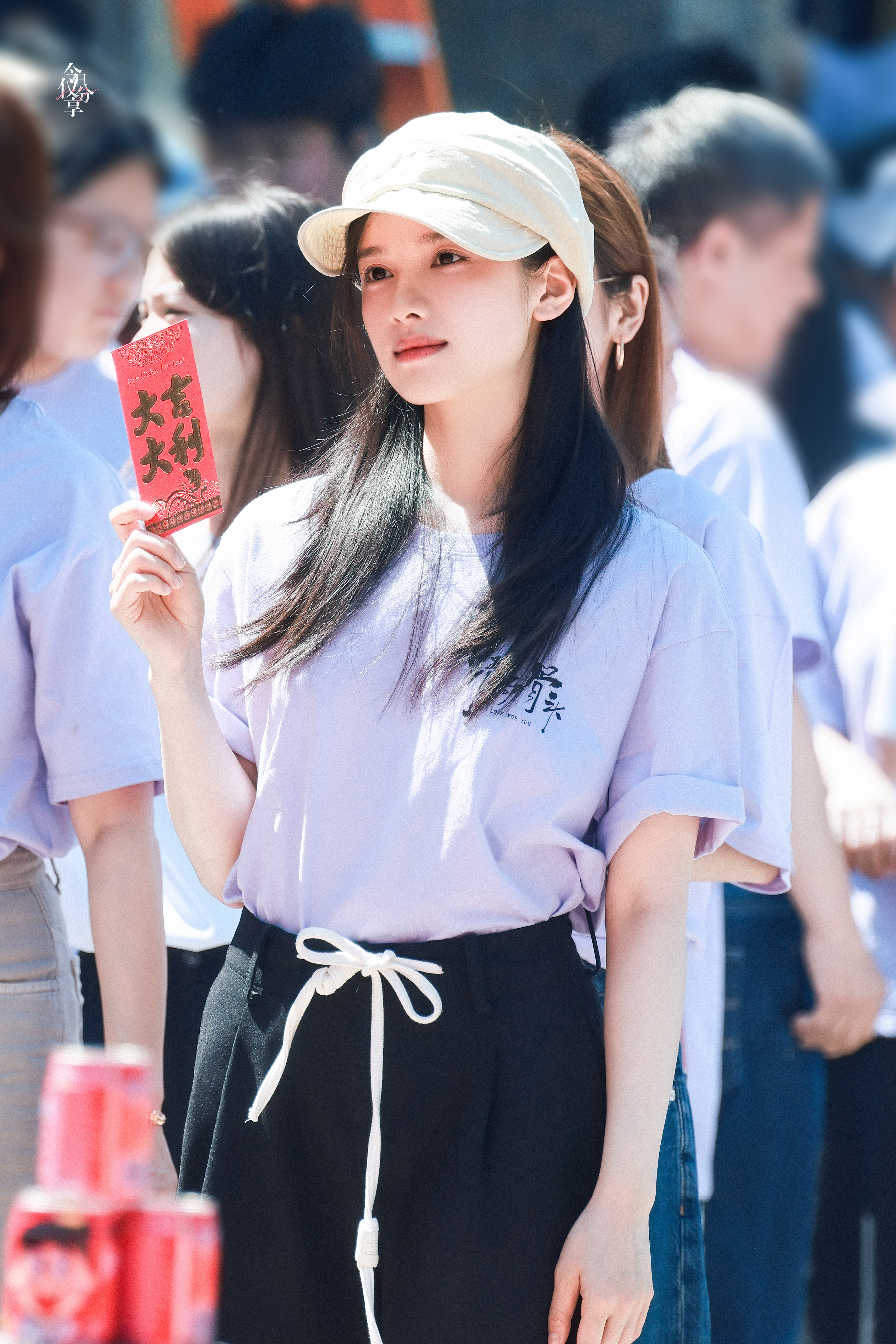 张婧仪新剧开机张婧仪野狗骨头开机图张婧仪《野狗骨头》开机饭拍​这张脸疯狂