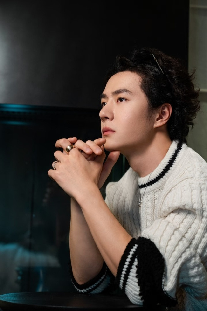 王一博真的是内娱佛系顶流，没看到这条消息还以为他已经改行了，看来还是得央妈出手才