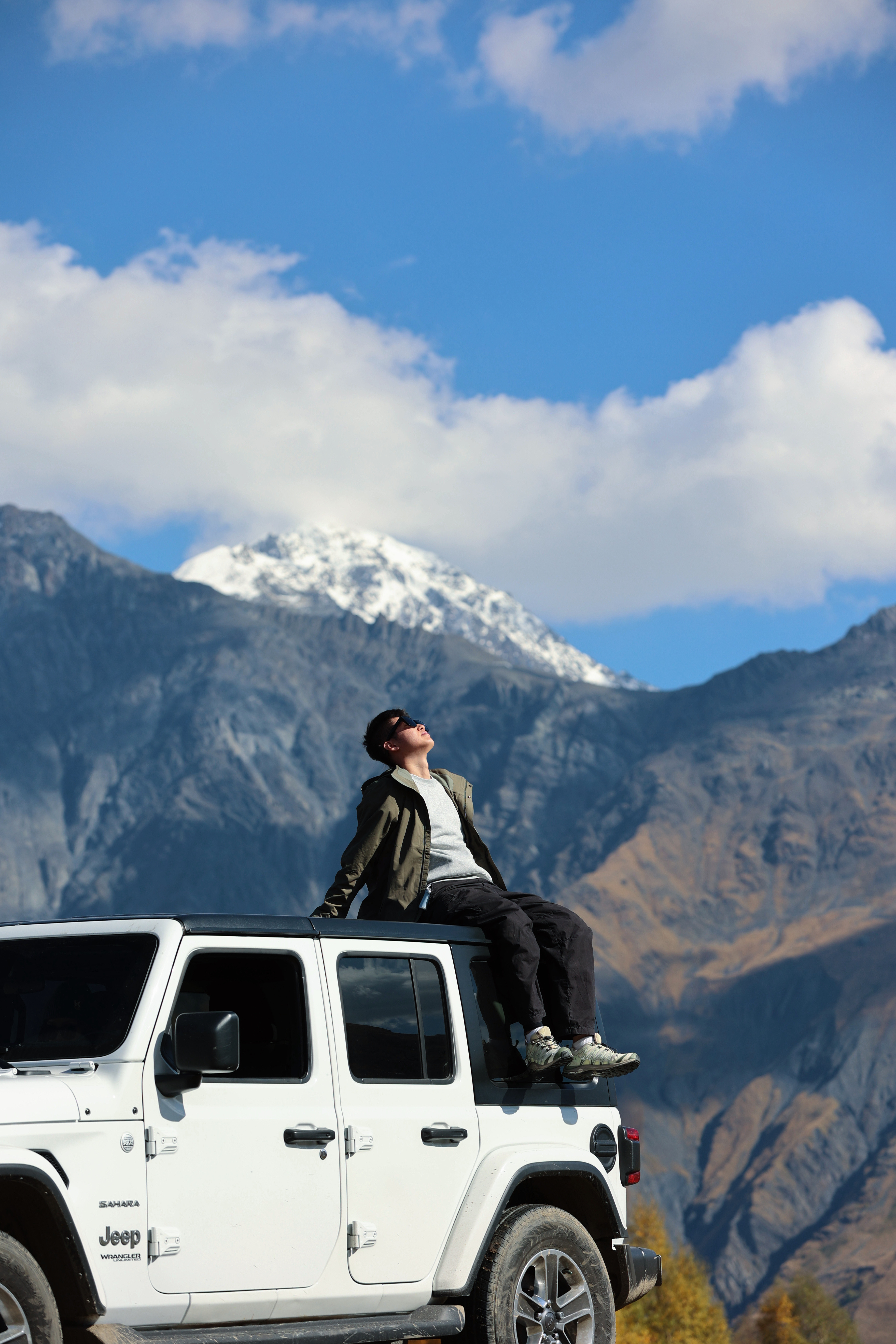 冲锋衣显命苦冲锋衣很好穿啊不管是户外运动还是日常出行保暖又百搭光是冲锋衣外套