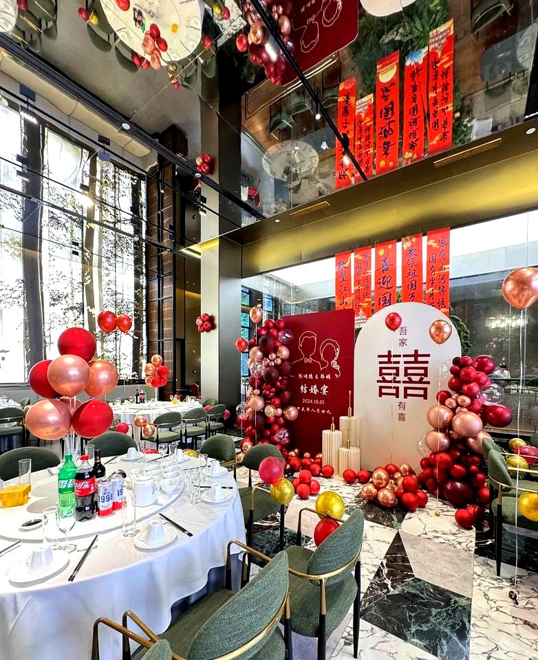 十五桌酒席，娘家人只给一桌？这操作属实让人迷惑。结婚是两个家庭的事，现在搞得像谍