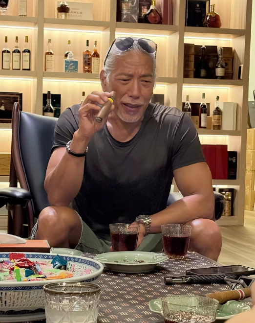年轻的时候张耀扬演的都是反派嚣张跋扈的，老了反而慈眉善目了​​​
