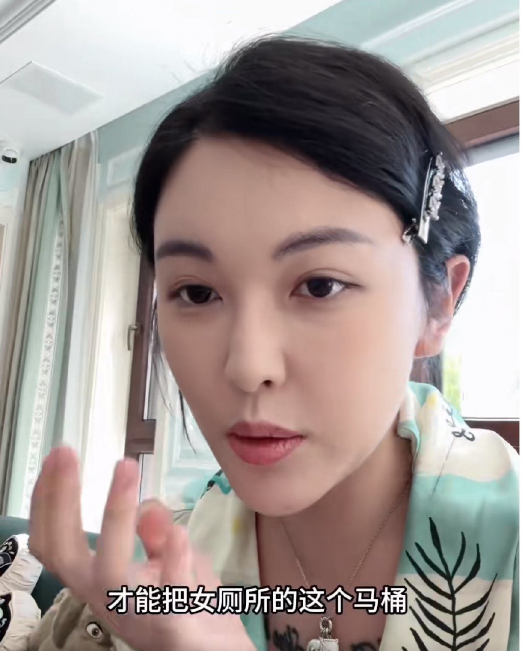 完全认同啊！！！！！！不只是女厕所，男厕所也一并取消建议厕所的马桶和蹲厕的比例为