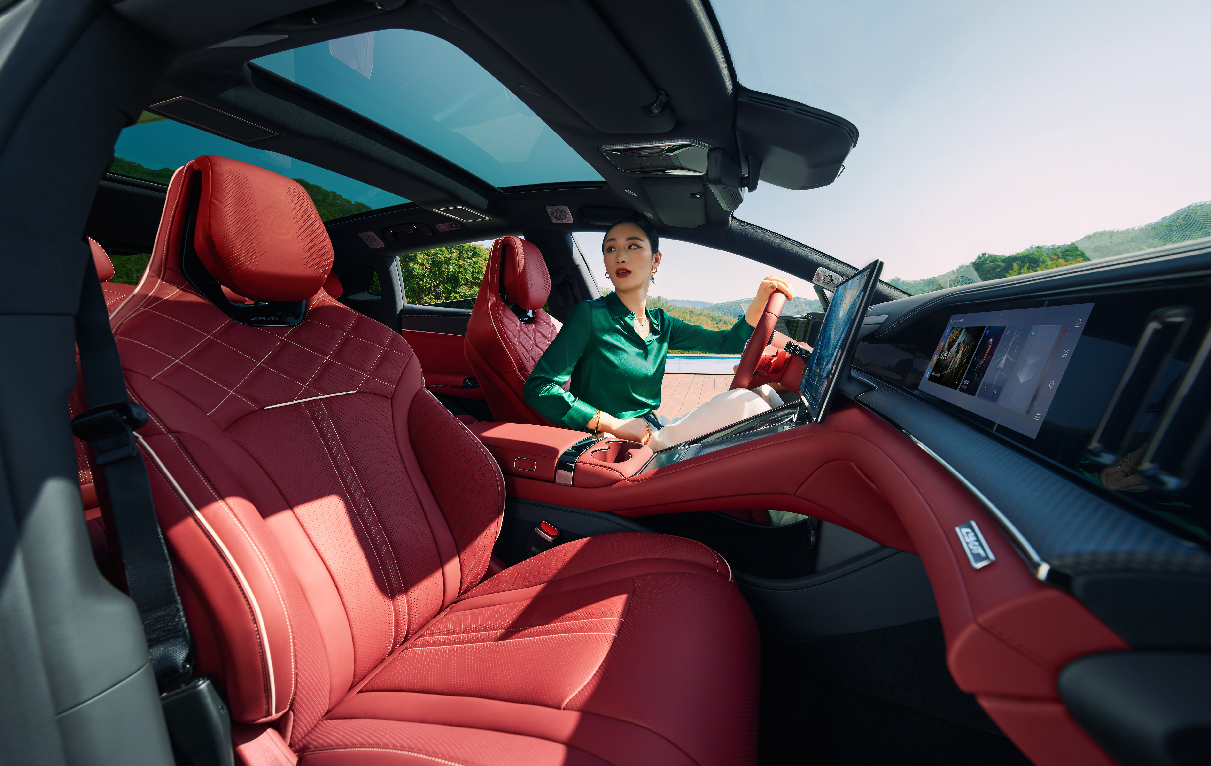 之前开腾势Z9GT挑战魔鬼地库的记忆还历历在目这次全新腾势Z9GT漂移画中国