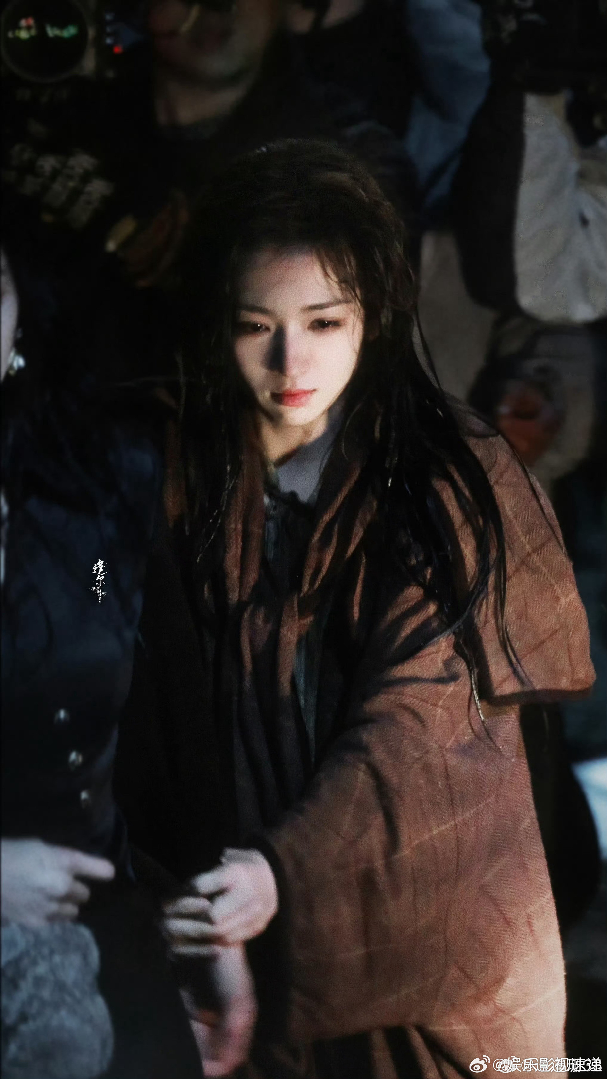 代露娃黏人小狗看完代露娃这段想偷狗了代露娃湿漉漉的长发软乎乎的，缠着姐姐不让走