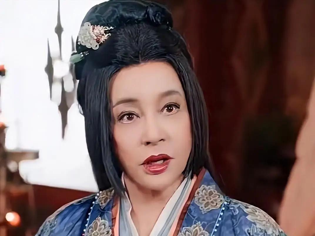 今天谁最委屈？我投刘晓庆一票。不是说网友吐槽狠，是这双标来得太明显。她早料