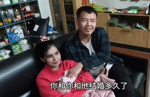 阿阳的视频里又一位国内大叔找一位巴基斯坦小姑娘当媳妇，刚结婚还在蜜月期。这才一