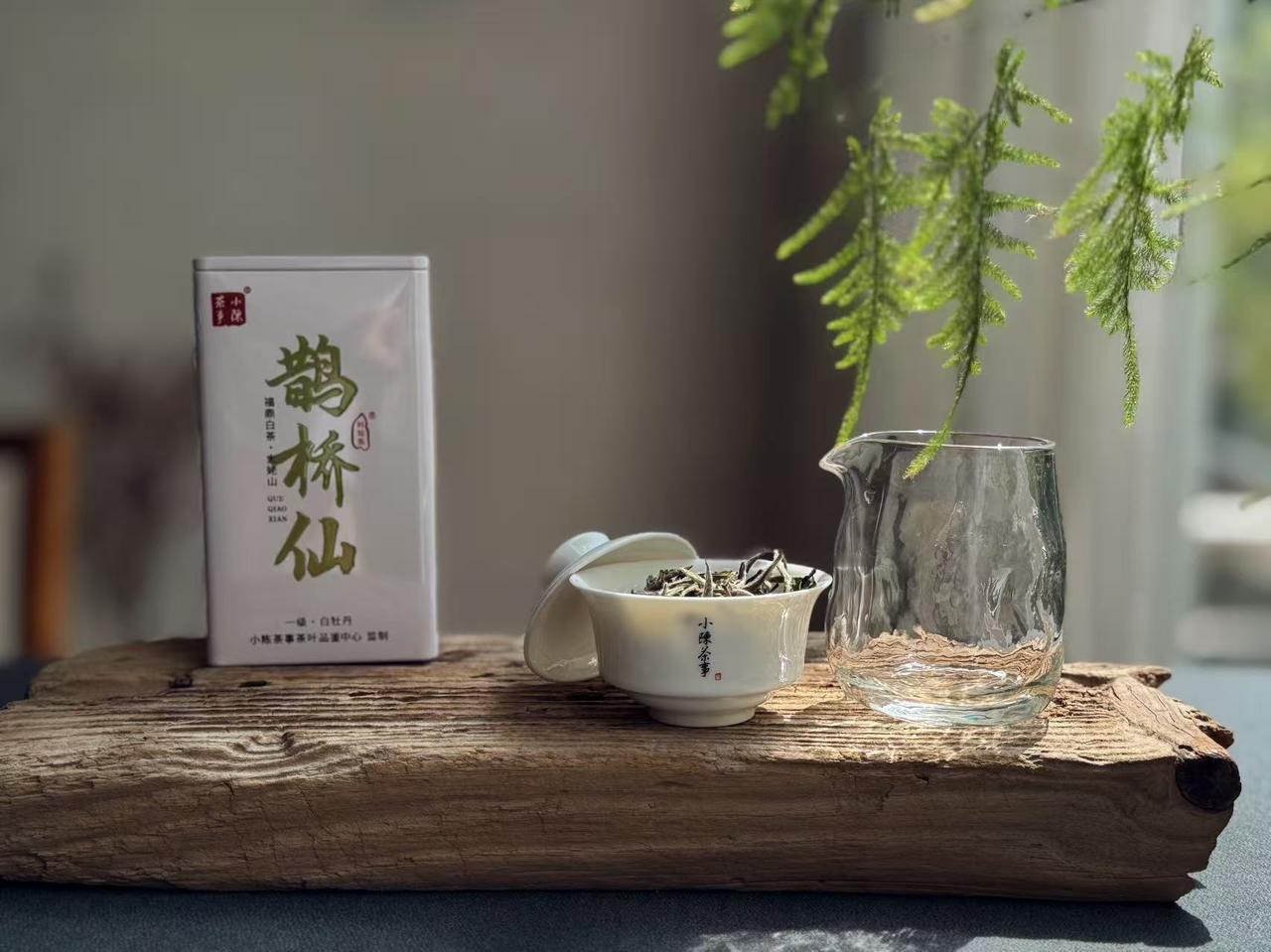 喝茶回甘是什么感觉？回甘，指的是茶汤咽下之后，两颊、舌面慢慢涌现出的丝丝清甜感