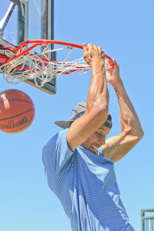 巴特勒的赛季报销影响的远不止这个赛季的战绩还有更可怕的是库里的暮年生涯。巴特勒