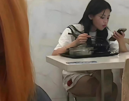 当初厂里的杨超越，谁能想到未来会成为顶流！​​​