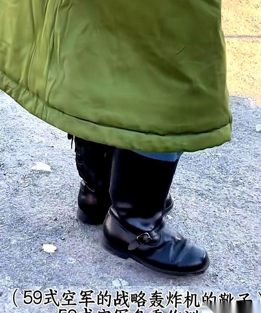 六十年代，一双解放鞋一块八，但有双靴子，出厂价是二十三块五。前两天在街上，就看