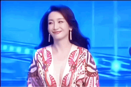 我的天，秦海璐这么迷人吗？如沐春风了属实是！你最喜欢什么样的女人秦海璐自拍秦海