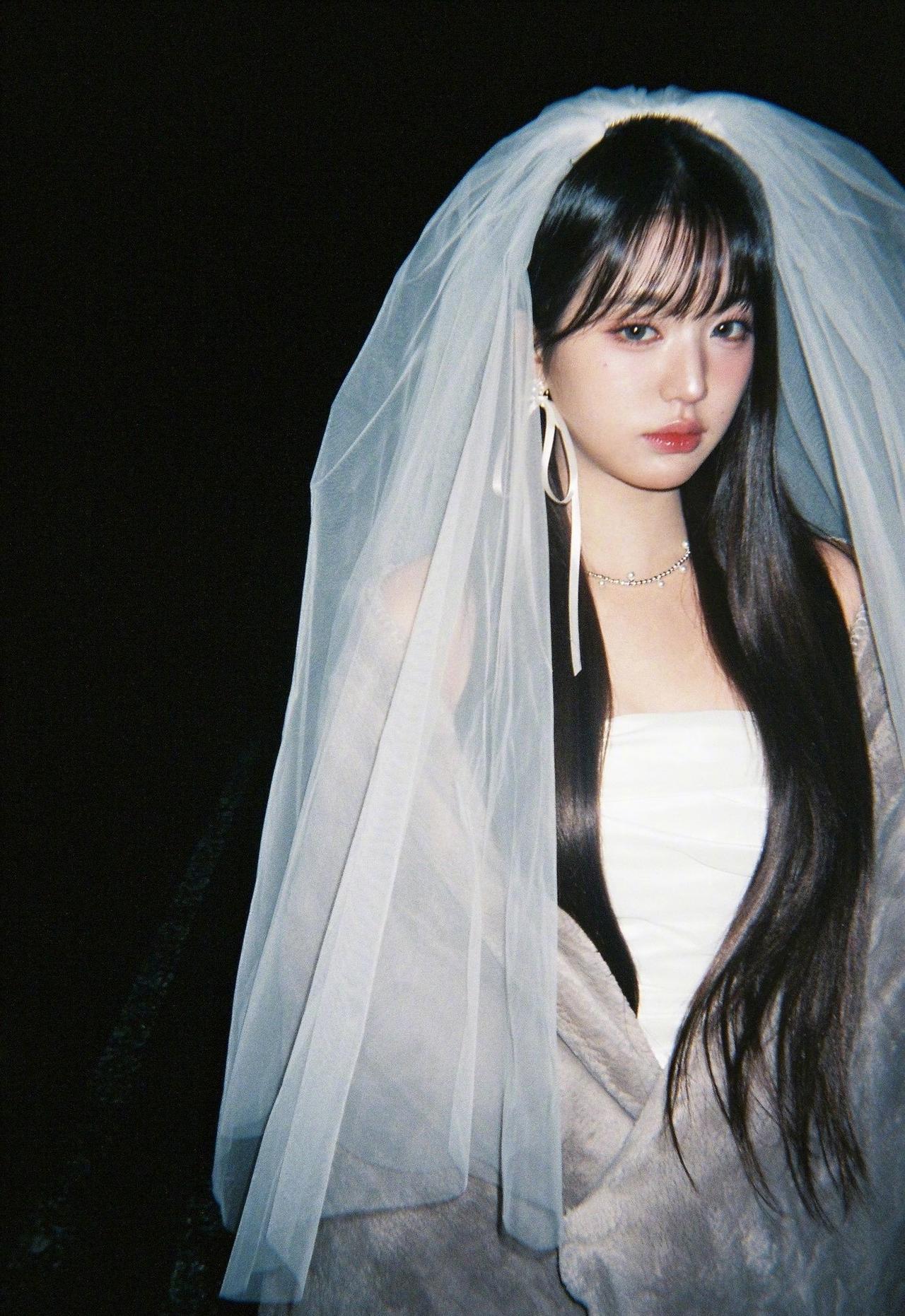 【Theqoo】每次穿白裙子都反响很好的张元英，完全女神来的张元英超话​​​