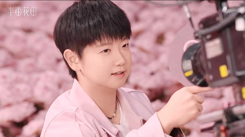 新加坡大满贯夺冠后，莎莎的代言花絮惊喜放送。元宵节莎莎和你一起快乐蓬发，还