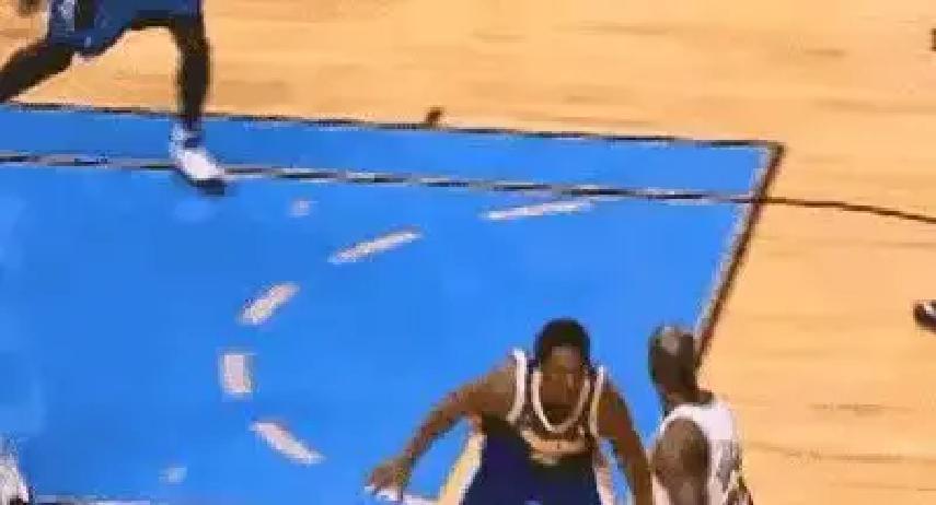 40岁的乔丹一巴掌把24岁的科比的球扇飞，全场却没人鼓掌，因为大家心里都明白：这