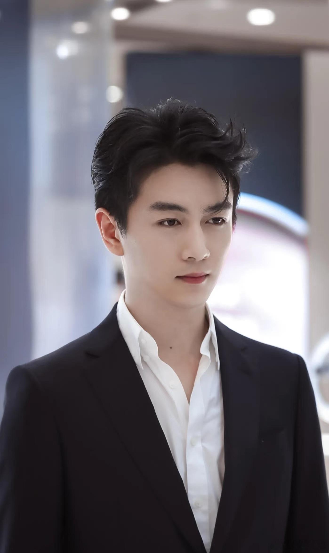 陈妍希爸爸将陈晓以半子待之刷到陈妍希爸爸当年说把陈晓当“半子”看，又是送珍藏衣服