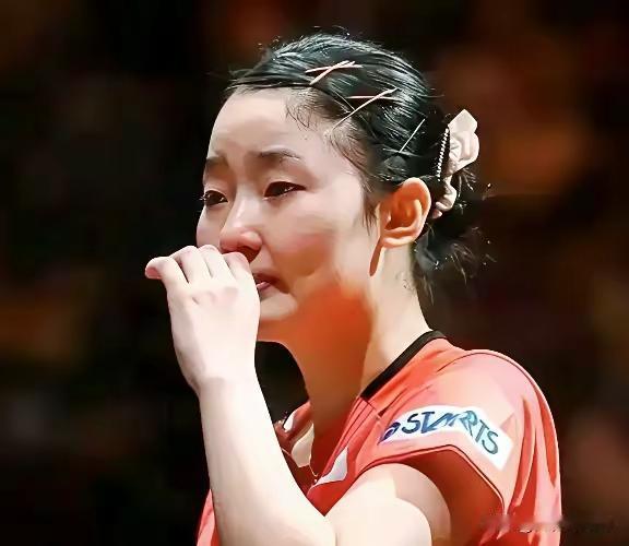 张本美和双打、单打均获胜！遗憾的是队友太弱了，无人给她湊分，导致成都队难求一胜，