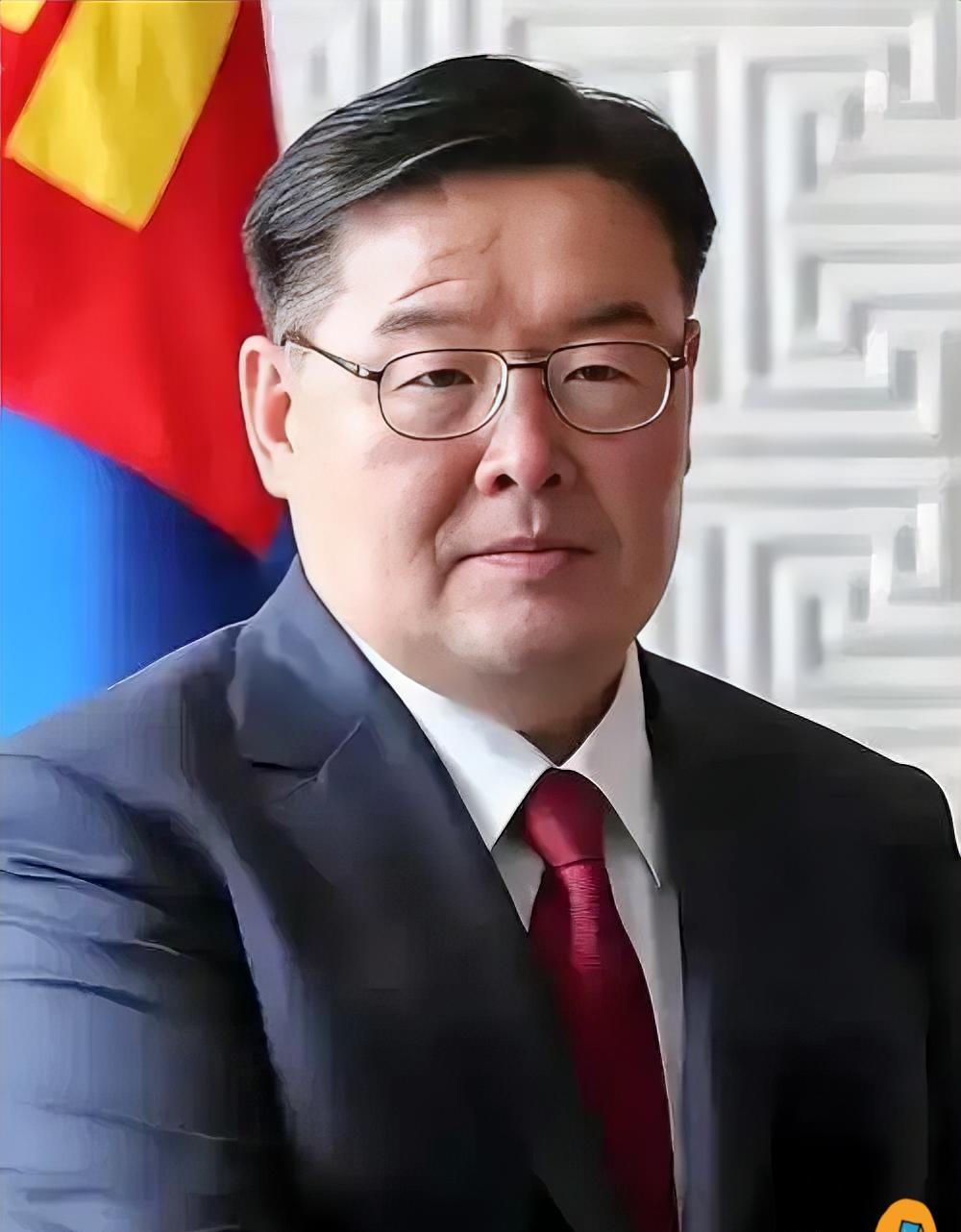 蒙古国这盘棋，这下彻底摆到明面上了！总理赞丹沙塔尔突然辞职，还是第二次——嘴上说