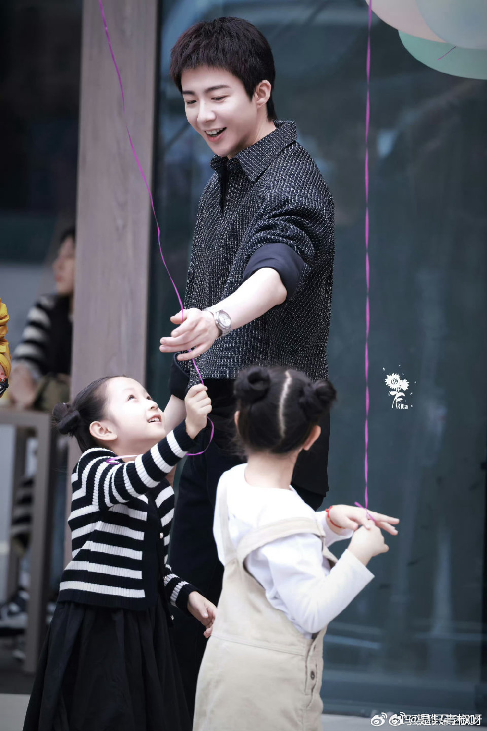 玫瑰丛生刘宇宁现实中为什么遇不到我贝总这样的好男人呢唉，抱抱可怜的自己然后继续