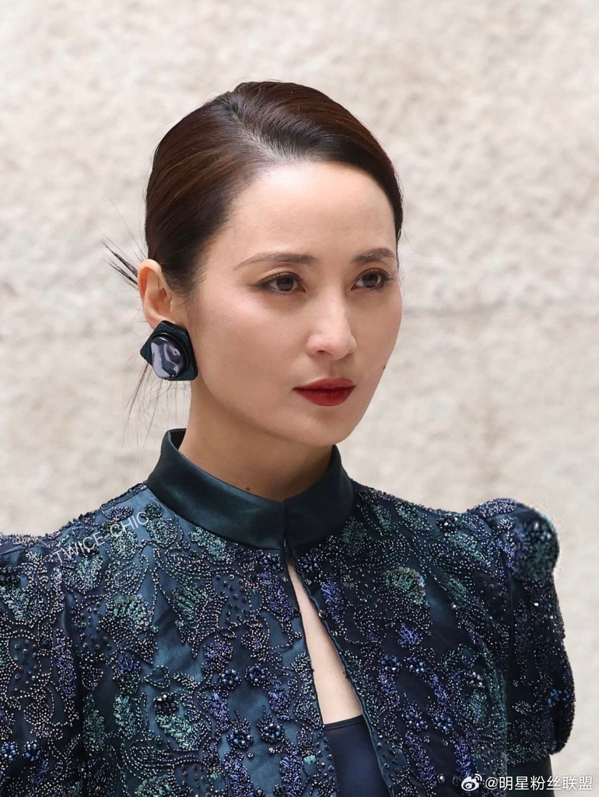 蒋勤勤扛住了G社镜头蒋勤勤这张脸真的无惧任何镜头！G社怼脸照都如此完美，脸部紧