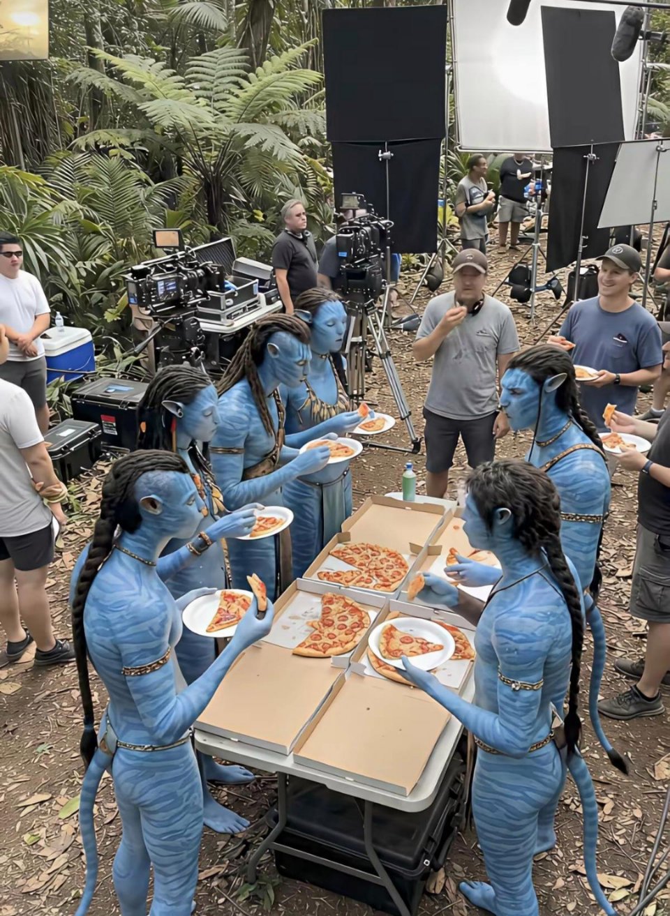 这一幕，不得不说，看着有点怪怪的