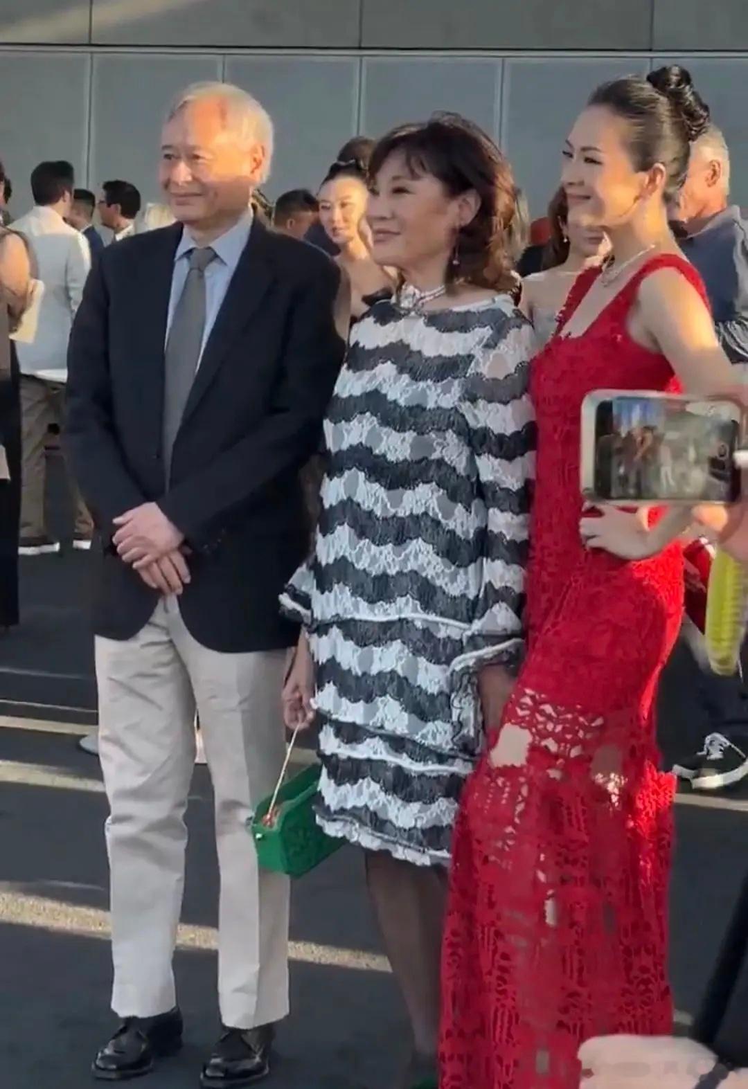 李安、章子怡亮相洛杉矶奥斯卡博物院，庆祝卧虎藏龙上映25周年🎉姨这套大红色真美