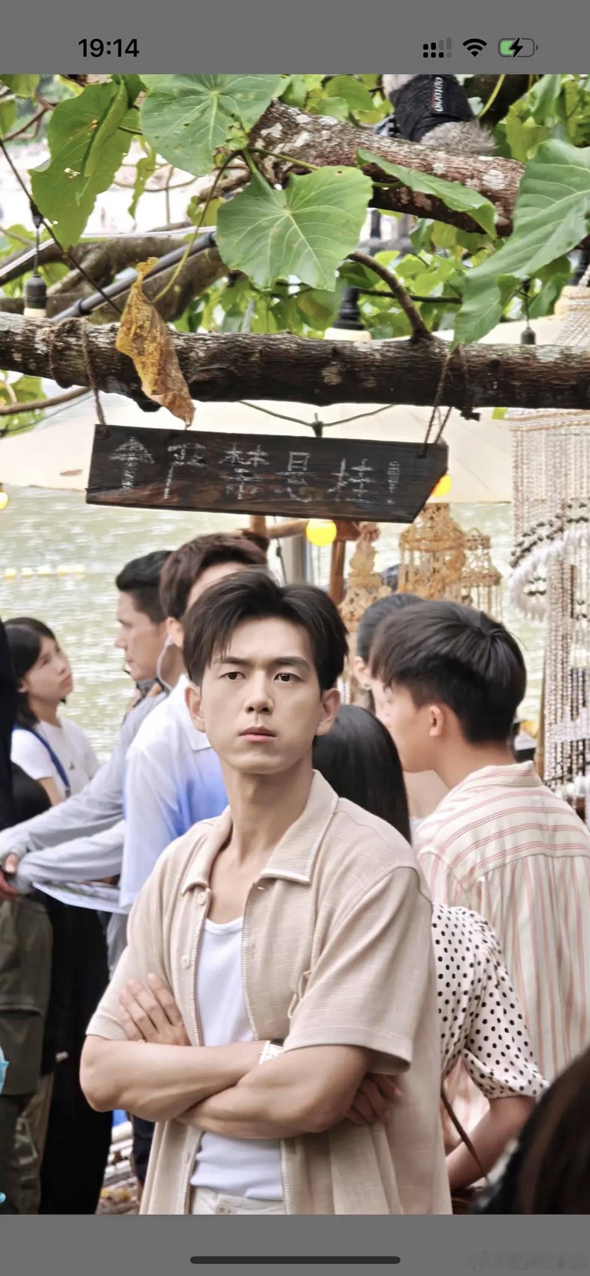 李现花期也过了吗，看起来有点像大叔