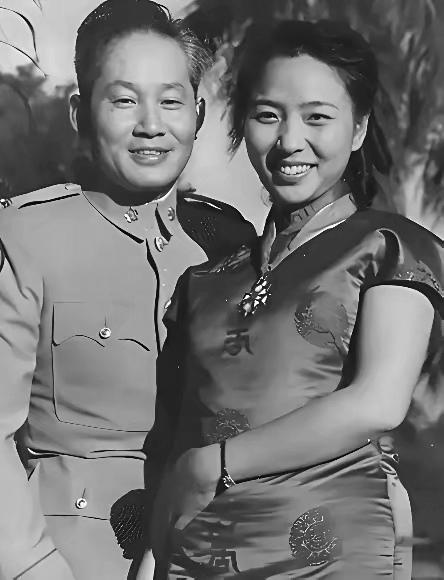 1951年，孙立人钻被窝想搂老婆，一摸不对劲，吓得一骨碌滚下床！睁眼一看竟是护士
