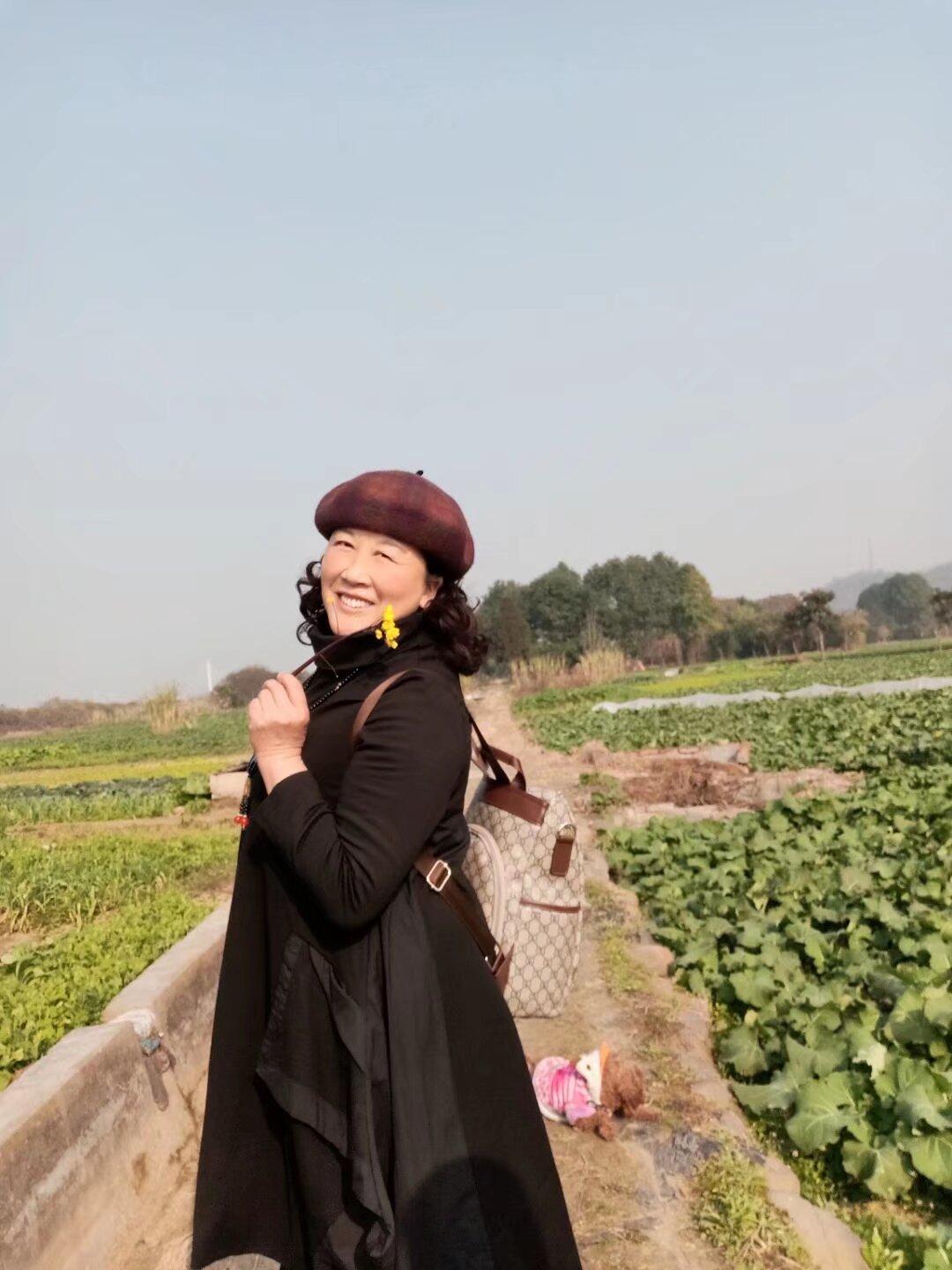 离婚后男人和女人谁过得好，还真不好说。从大概率看，有钱有能力的男人离婚后或许不错