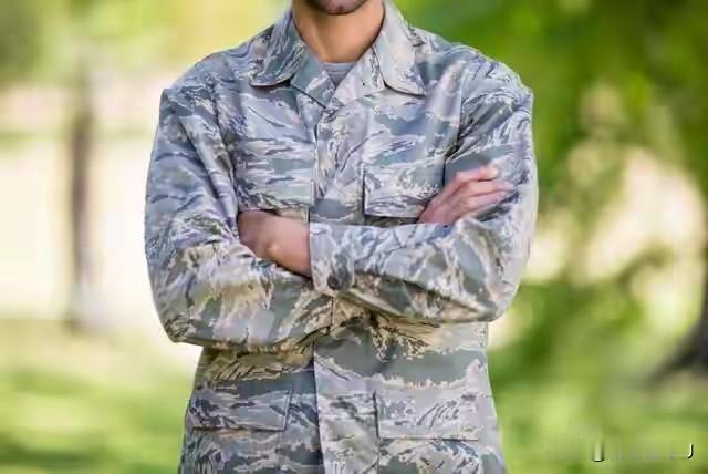 2026年新年刚开始，咱们的军队就搞出大动作！中央军委在2月7日紧急发布了新版的