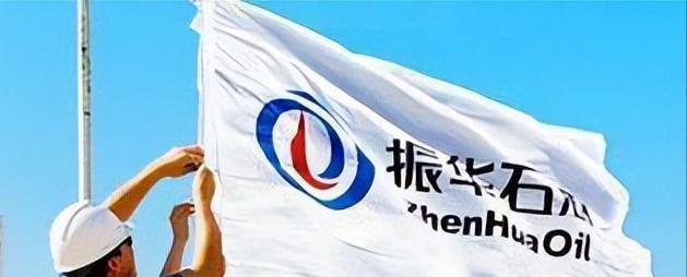 伊拉克发现88亿桶油田，但打出这口井的不是美国人纳杰夫省的沙漠里，钻机一直往