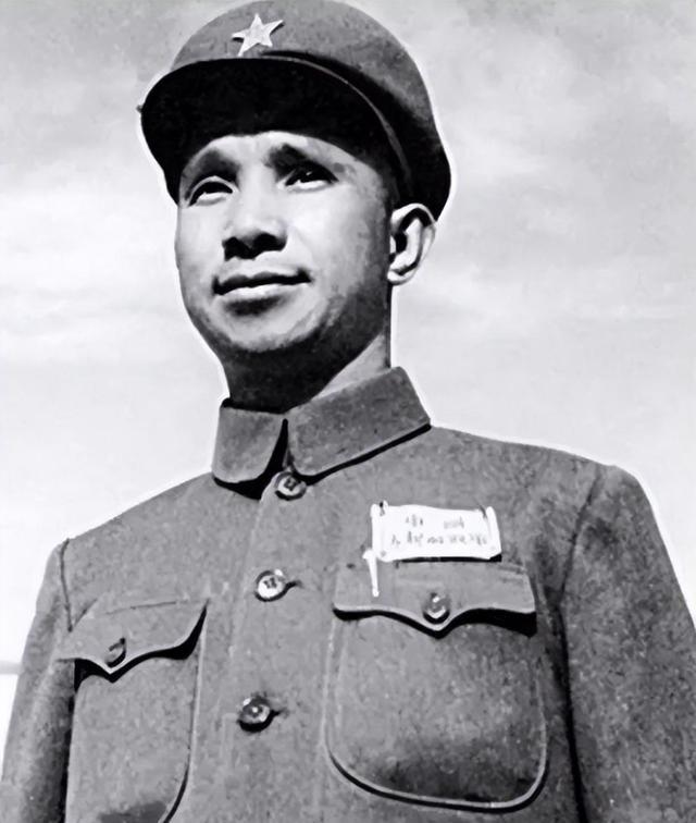 1948年粟裕拒绝渡江，毛主席思索良久，萌生换帅念头。陈毅连忙劝阻：“换谁？谁去