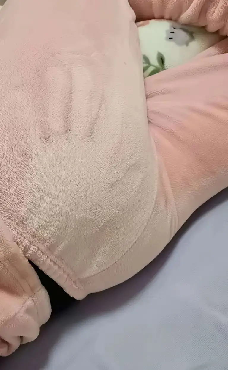 女友上隔壁借袋盐，回来就这样。就问这种能找到指纹嘛？