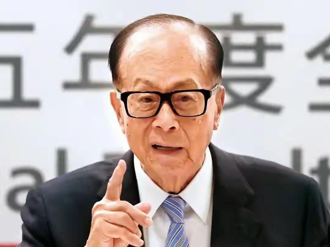 【内地不骂李嘉诚】这几年在内地可把李嘉诚骂惨了，别让李嘉诚跑了大标题比比皆是。