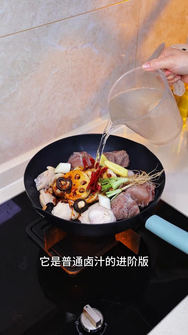 过年怎能少的了这一锅香喷喷的卤水？今天的这个做法更简单，不需要等待，焖好就可以直