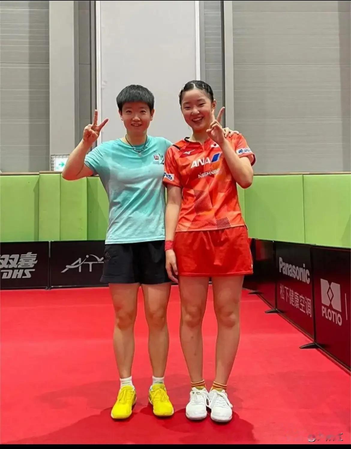 两位美女不仅在各自国家的乒乓球领域堪称“大姐大”，更是当今世界乒坛声名赫赫的重量