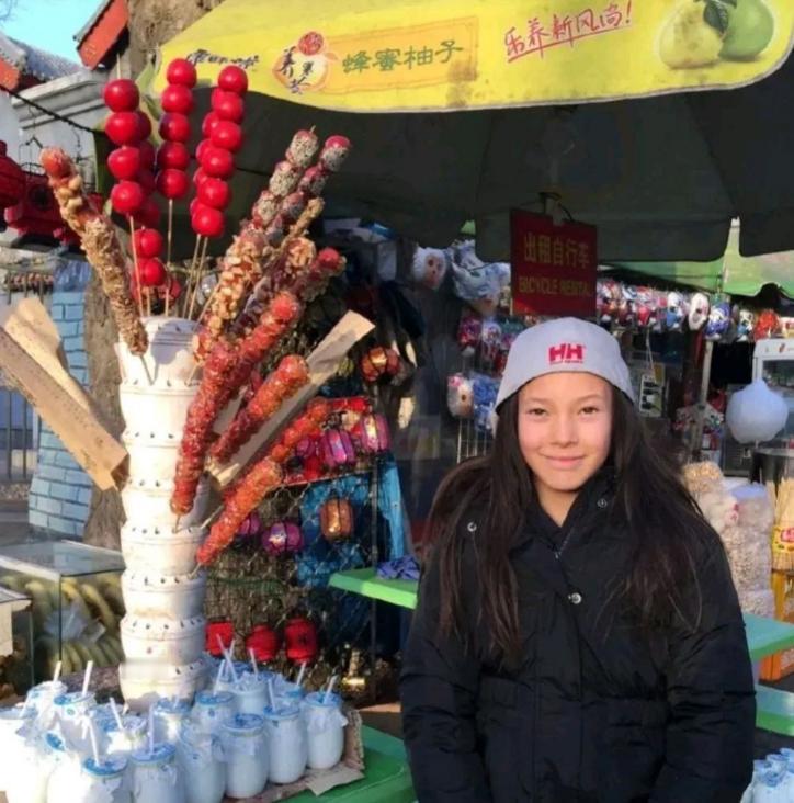 谷爱凌本来就属于中国。这些都是她在北京生活过的照片。她从小没把自己当外国人。