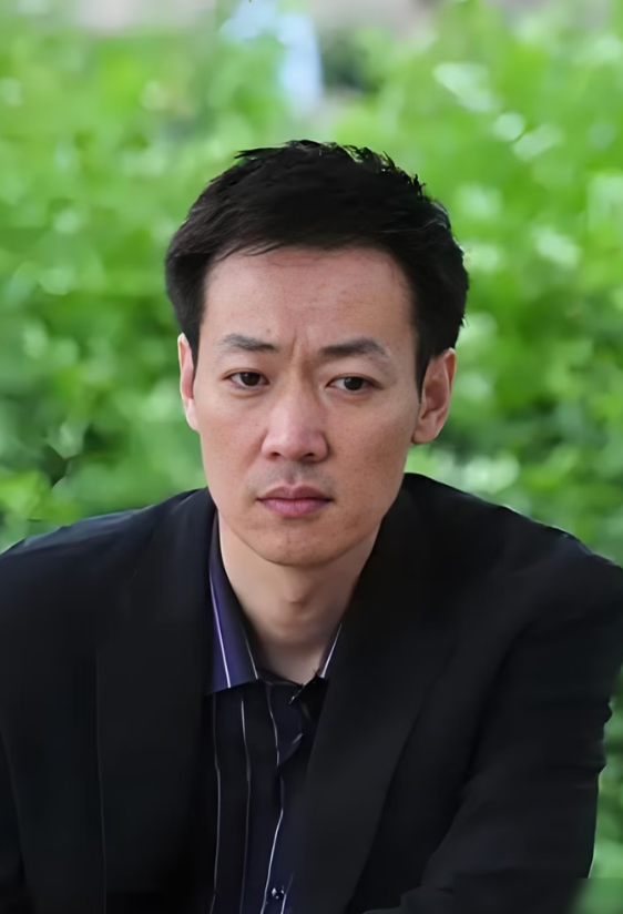 大家发现没有？真正的好演员，什么时候回归都不一样，这不，辛柏青就用自己的回归给內