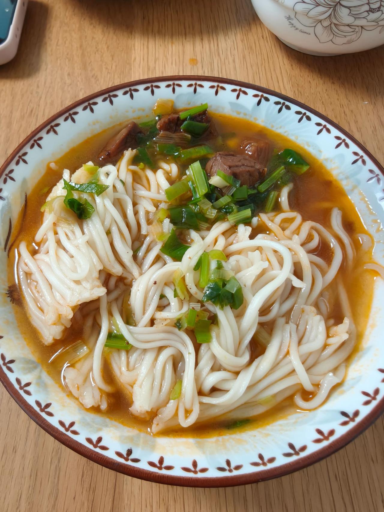 好吃的面条。牛肉面治愈一切每天都在吃好吃的早餐无法拒绝碳水的快乐早饭的力量